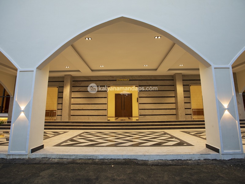Esthell The Village Resort Emerald Hall